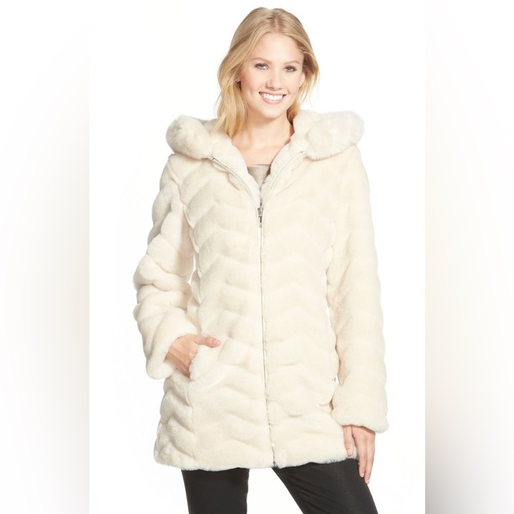 NEW Gallery Chevron Faux Fur Cream Hooded Jacket Winter Luxurious Warm Cozy Coat